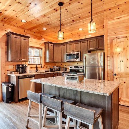 Gatlinburg Cabin With Private Hot Tub By Staycating מראה חיצוני תמונה