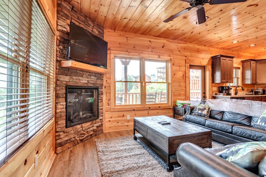 Gatlinburg Cabin With Private Hot Tub By Staycating מראה חיצוני תמונה