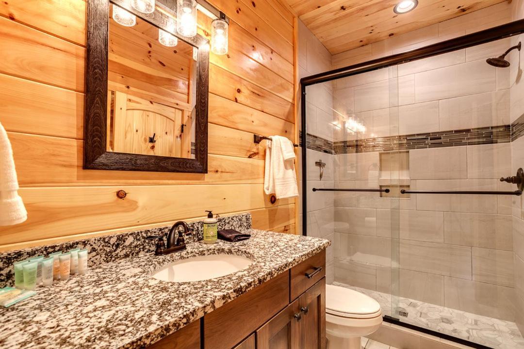 Gatlinburg Cabin With Private Hot Tub By Staycating מראה חיצוני תמונה