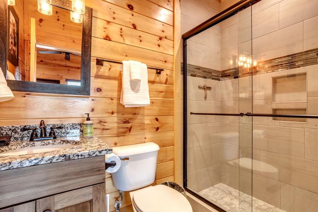 Gatlinburg Cabin With Private Hot Tub By Staycating מראה חיצוני תמונה